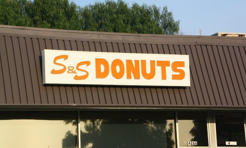 S & S Donut & Bake Shop – Newhall (Lyons)