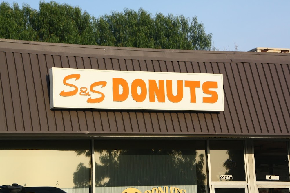 S & S Donut & Bake Shop – Newhall (Lyons)